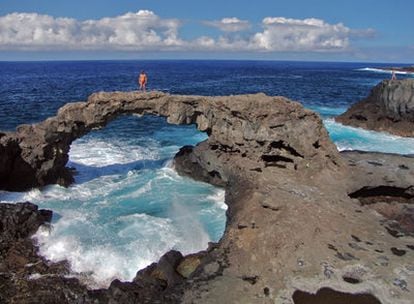 Naturaleza petrificada en el puente de lava situado en la zona del Charco Manso, en el norte de la isla.