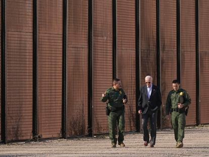 Joe Biden tours the border wall in El Paso, Texas, on January 8, 2023.