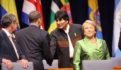 Bolivia’s Evo Morales greets President Obama in front of Chile’s Michelle Bachelet in 2009.