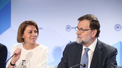 Former PP party secretary general María Dolores de Cospedal and ex-PM Mariano Rajoy in June 2018.