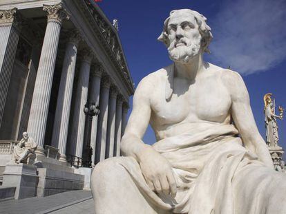 Statue of Greek historian Thucydides.
