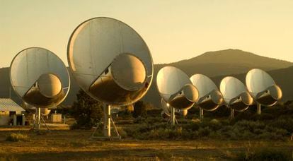 These antennas in California are part of the SETI project to find signals from alien civilizations.