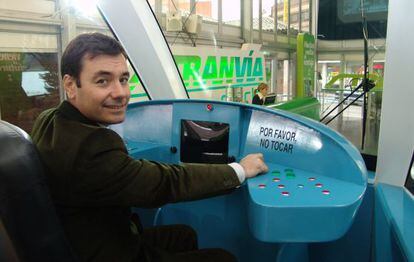 Tomás Gómez at the helm of the Parla tramway in November 2005.