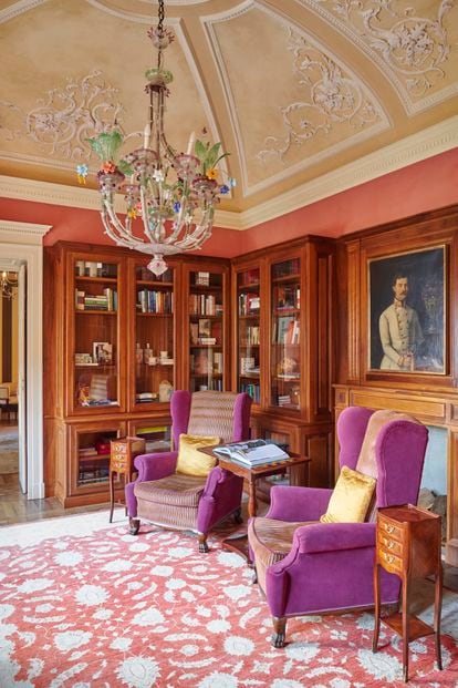 The reading room, with one of the colorful Murano glass chandeliers made by Barovier & Toso.