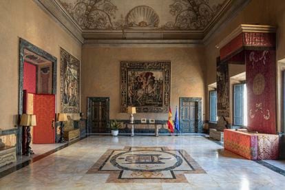 One of the rooms of the Spanish embassy to the Holy See.