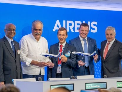 Celeris Technologies Chairman Venkataramani Sumantran, InterGlobe Enterprises Chief Executive Officer Rahul Bhatia, Airbus Chief Executive Officer Guillaume Faury, IndiGo Chief Executive Officer Pieter Elbers, Airbus Chief Commercial Officer Christian Scherer posing during a contract signing ceremony on the opening day of the International Paris Air Show.