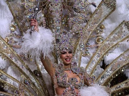 In photos: Santa Cruz de Tenerife crowns Carnival queen