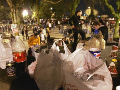 Thousands of youths at a banned street drinking binge in Santiago.
