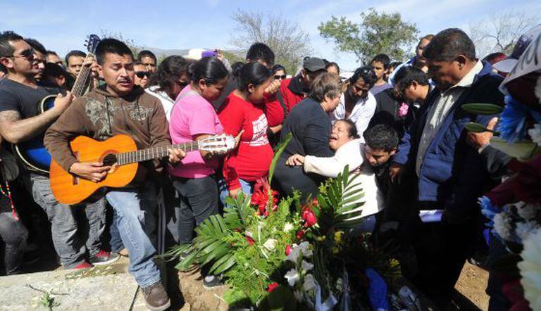 The family of Kombo Kolombia's Javier Flores mourn at his funeral in Monterrey.