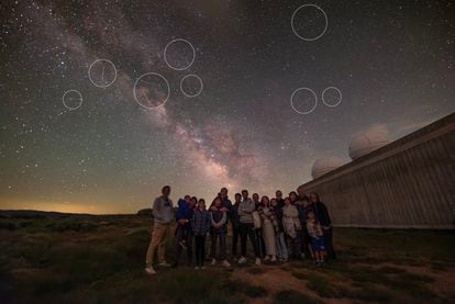 Wide field astrophotography with a 10-second exposure, taken during a visit to the Trevinca Astronomical Center, at 11:59 p.m., on July 7, 2023. The circles mark the traces left by telecommunications satellites in low Earth orbit.