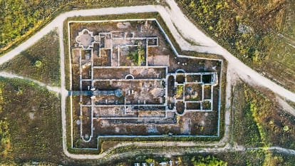 An aerial view of the excavation of the palatial building. 