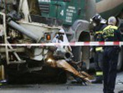Police believe that the mixer’s handbrake was either released or was faulty. The 37-year-old victim was killed instantly
