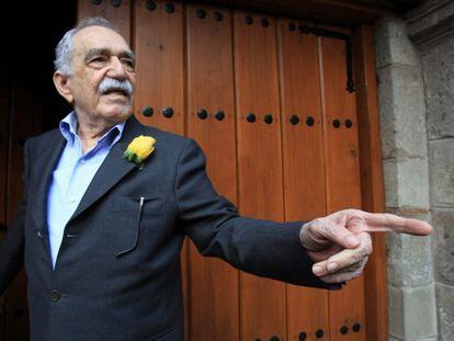 Gabriel Garc&iacute;a M&aacute;rquez speaks to reporters outside his home in Mexico City on his birthday March 6, 2014. 