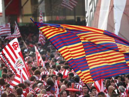 Athletic and Barcelona fans gather outside Valencia&rsquo;s Mestalla stadium ahead of the 2009 final. 