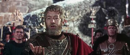 Alec Guinness plays Marcus Aurelius in ‘The Fall of the Roman Empire’ (1964). 