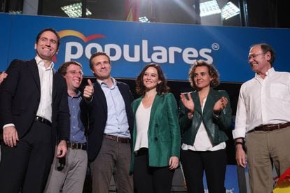 PP candidate Dolors Montserrat (second from right) with party members on Sunday.