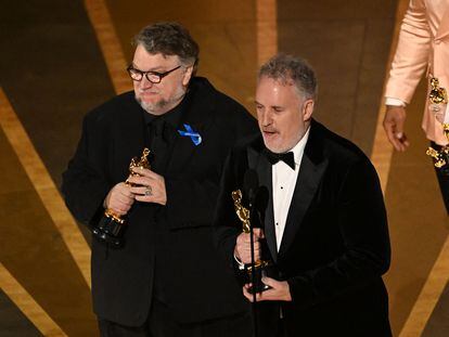 Mexican director Guillermo del Toro (L) and Mark Gustafson accept the Oscar for Best Animated Feature Film for "Guillermo del Toro's Pinocchio" onstage during the 95th Annual Academy Awards.