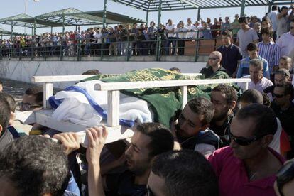 Thousands attended the funerals of two young men shot dead by Moroccan forces last week. 