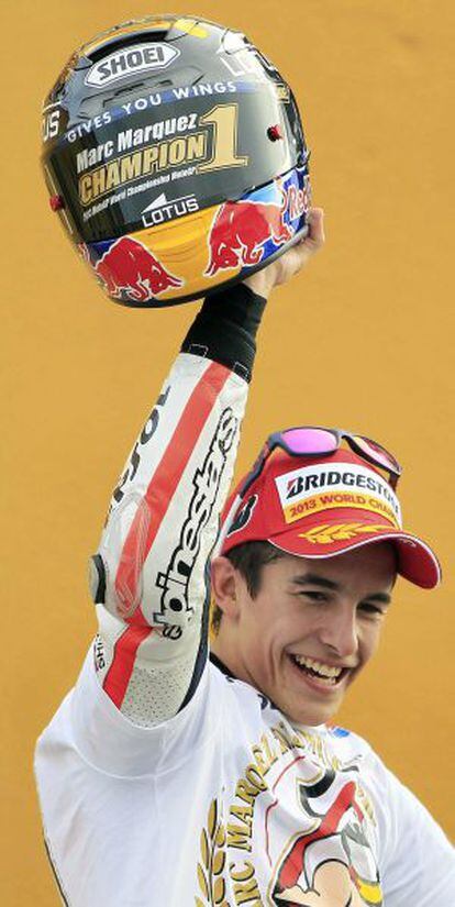 Marc M&aacute;rquez celebrates his title after finishing third at Cheste on Sunday.