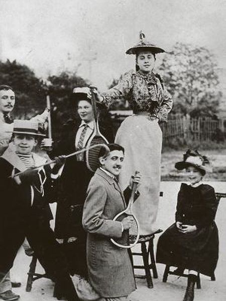 Marcel Proust (c) in Neuilly in 1982.