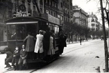 The tram on line No 15 traveled between the suburb Pacífico to Puerta del Sol and then down to Cuatro Caminos and Chamberí.