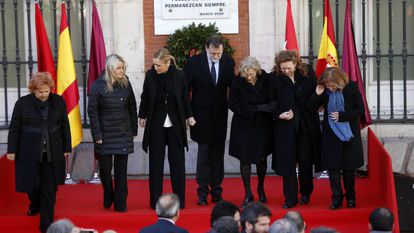 Regional Madrid premier Cristina Cifuentes (third from left), acting prime minister Mariano Rajoy and Madrid Mayor Manuela Carmena, flanked by victims of the March 11, 2004 attacks.