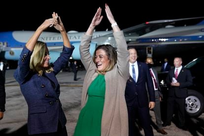 White House press secretary Kayleigh McEnany (l) and White House legislative aide Cassidy Hutchinson dance to the song 'YMCA' as President Donald Trump ends a campaign rally.