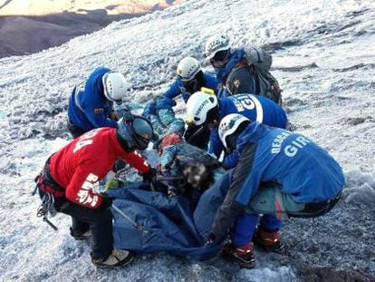 A group of rescue workers on the Chimborazo volcano.