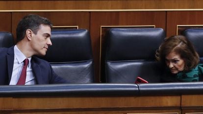PM Pedro Sánchez and Deputy PM Carmen Calvo during the question and answer session in Congress on Wednesday.
