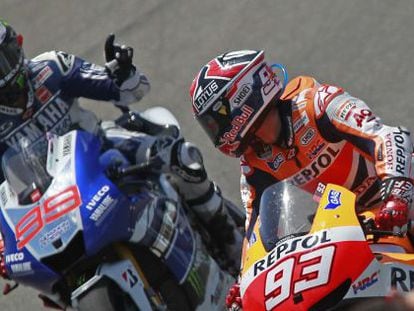 Jorge Lorenzo (l) scolds Marc M&aacute;rquez  after the latter had pinched second place in Jerez from the reigning MotoGP champion.