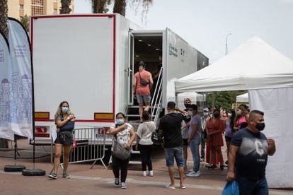 A mobile vaccination site, where no appointment is needed, in Barcelona. 