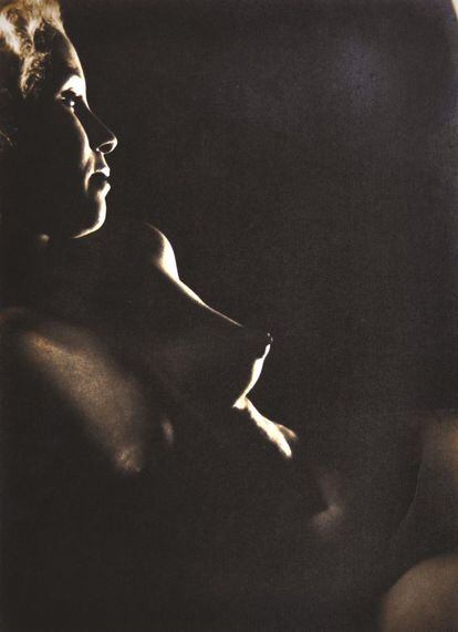 ‘Untitled,’ a 1950 photograph by Roberto Rodríguez Decall, a master at capturing the human body. Rodríguez Decall was one of the founding members of the influential Club Fotográfico de Cuba.