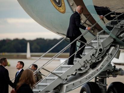 US President Joe Biden boards the Air Force One plane to go to Israel.