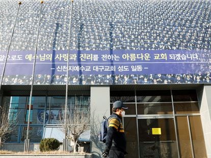 The leaders of the Shincheonji Christian sect in South Korea saw Covid-19 as a divine message and recommended their faithful not comply with health protection measures. In the image, its main temple in Daegu, the Korean city most affected by the pandemic.