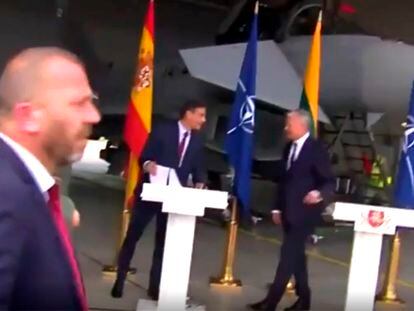 The moment when a joint press conference by Spain and Lithuania's leaders gets interrupted.