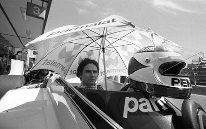 The intense Madrid sun saw the track temperatures reach as high as 40ºC before the start, pushing the mechanics and the tires to their limits. It was the drivers who really suffered from the intense heat, however, including Nelson Piquet, pictured here under the shade of an umbrella while sitting in his Brabham BT49. The Brazilian star, who had finished first in Argentina and San Marino, would end up winning the F1 championship that year just a point ahead of Carlos Reutemann from Argentina. It would be the first of his three world titles. But at the Jarama circuit, he failed to finish – put under pressure by Alan Jones, he left the track on lap 43.