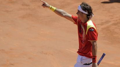 Spain&#039;s David Ferrer celebrates after winning the fourth Davis Cup quarterfinal match against Austrian Jurgen Melzer. 