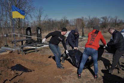 The transfer of a corpse found in Borodianka on March 2.