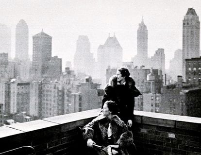 The rooftop of the Barbizon Hotel in the 1930s.