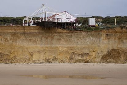 The property boom on the Spanish coast in the last 30 years has degraded the environmental conditions of the shoreline. Its ability to withstand flooding of coastal ecosystems has diminished by 10.6% since 2005. Mass building sprees have affected much of the coastline.