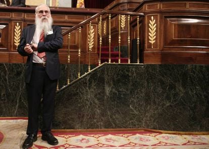 Agustín Javier Zamarrón, of the PSOE, is the oldest member of parliament at age 73.