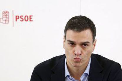 Socialist leader Pedro Sánchez supports Rajoy’s defense of Spanish unity but not his reinstatement.