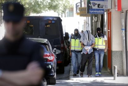 Spanish police carry out a raid against suspected Islamists in Madrid.