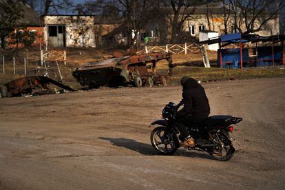 A motorcyclist crosses the almost deserted town of Petropavlivka.