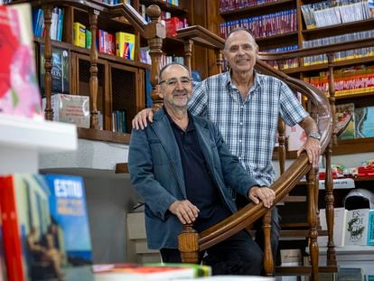 Criminology professor Vicente Garrido (right) and criminal lawyer Virgilio Latorre at the Tirant lo Blanc bookstore in Valencia, Spain.