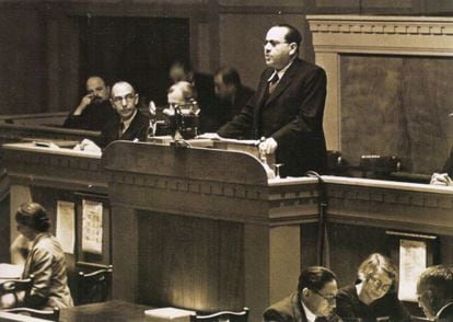 Juan Negr&iacute;n addresses the League of Nations in Geneva in 1937.