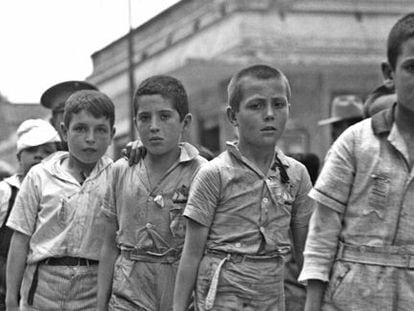 A group of Spanish children in exile in Veracruz state.