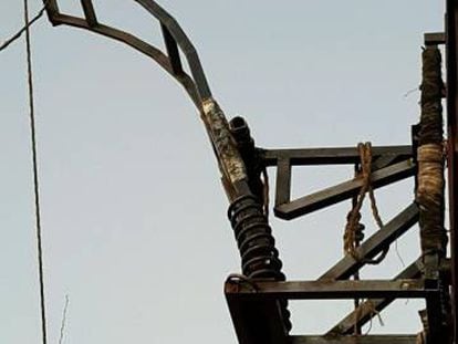 A picture of the catapult found on the US-Mexico border fence.