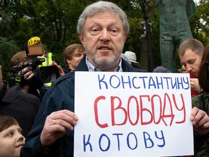Grigori Yavlinsky, leader of the Russian Yabloko party, during a protest in Moscow; August 2019.