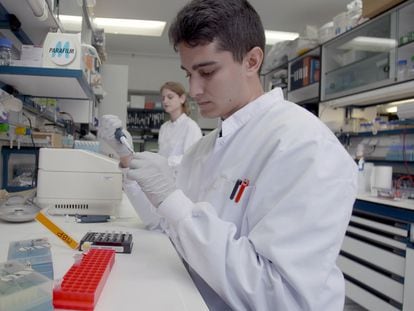 Researchers at the National Biotechnology Institute in Spain.